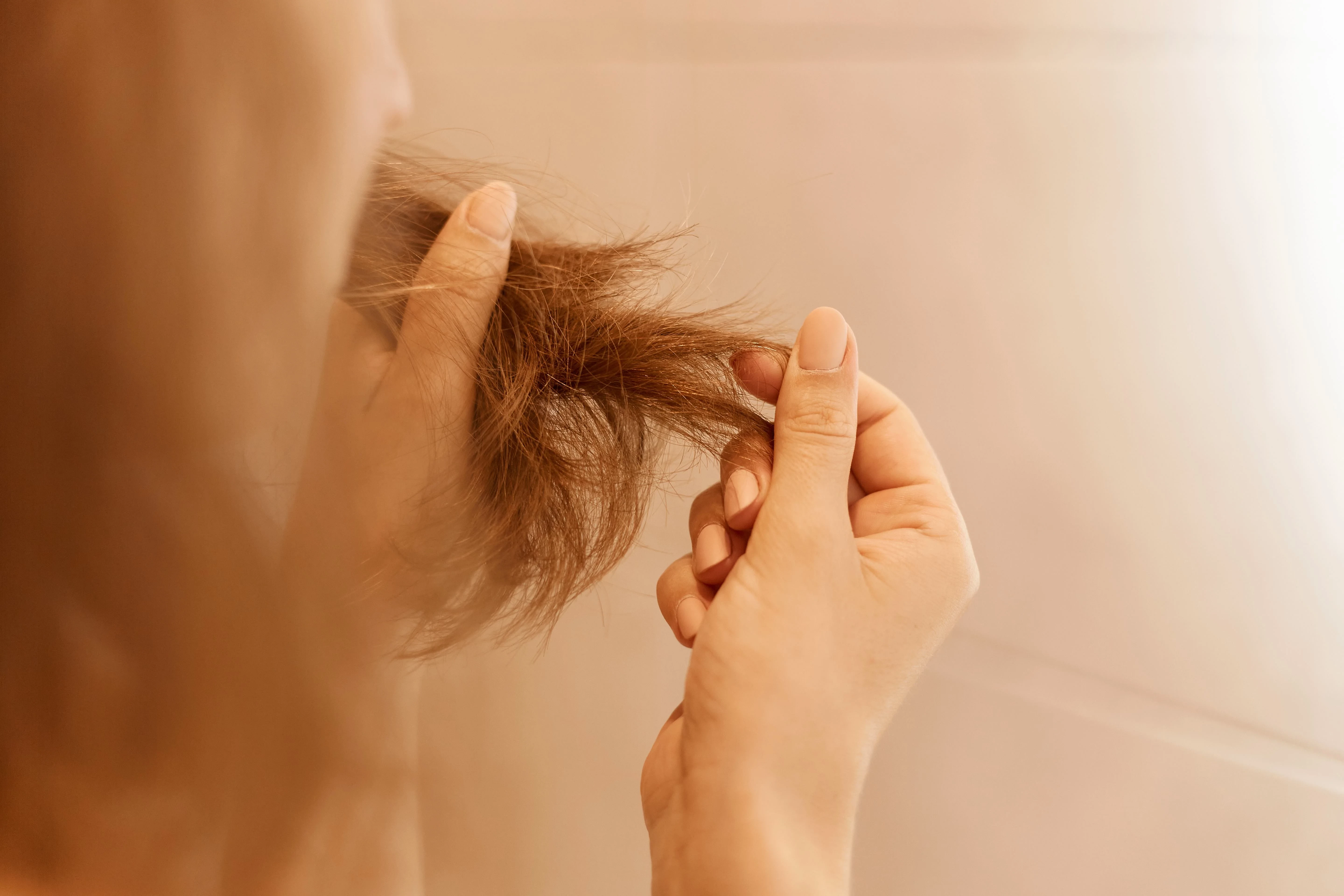 Почему электризуются волосы на голове что делать